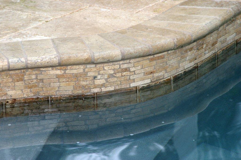 6 Benefits of using natural stones tiles in your swimming pool